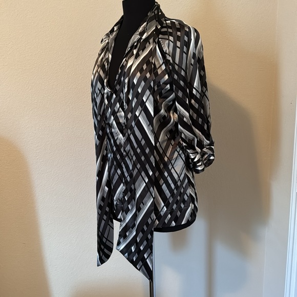 New York & Company Women’s Short Sleeve Blouse M - Picture 5 of 11